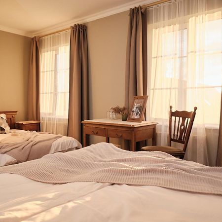 Hotel Pernigele Yelgavkrasty Bagian luar foto