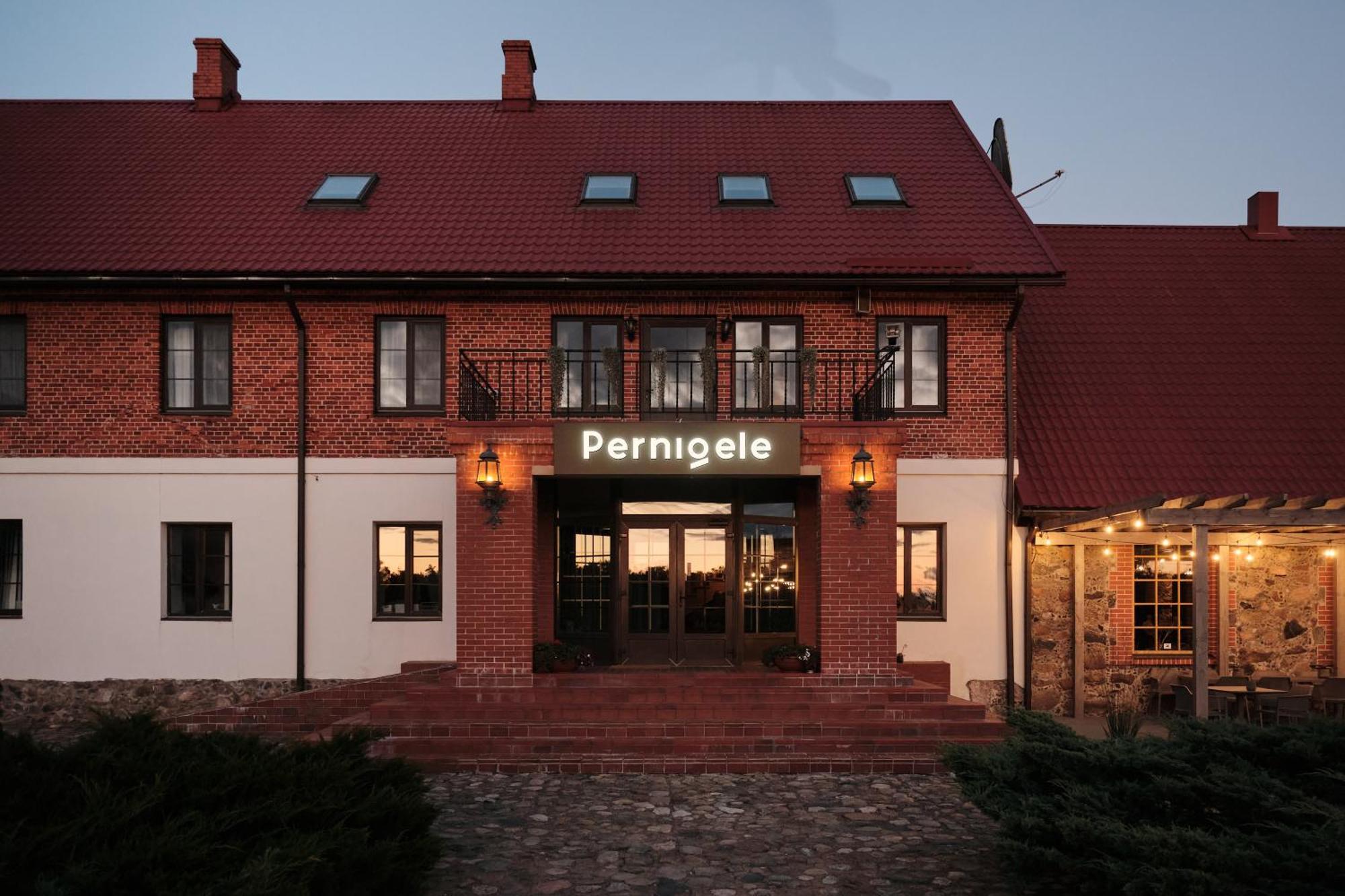 Hotel Pernigele Yelgavkrasty Bagian luar foto